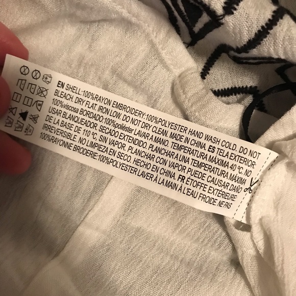 🌺 NWT FOREVER 21 EMBROIDERED RACERBACK TANK - Picture 6 of 6